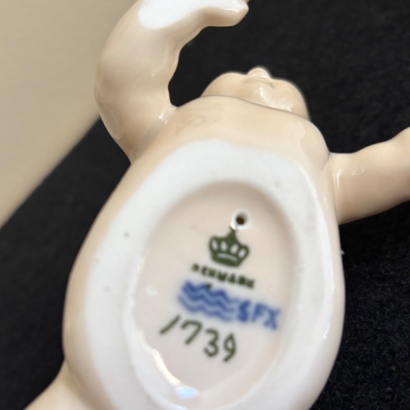 Royal Copenhagen Crawling Baby, #1739, ca.1960 - Picture 5 of 5